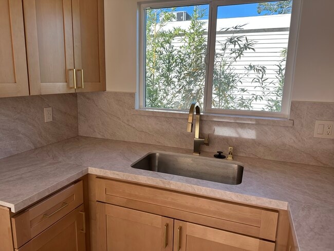 Building Photo - 135 N Florence St