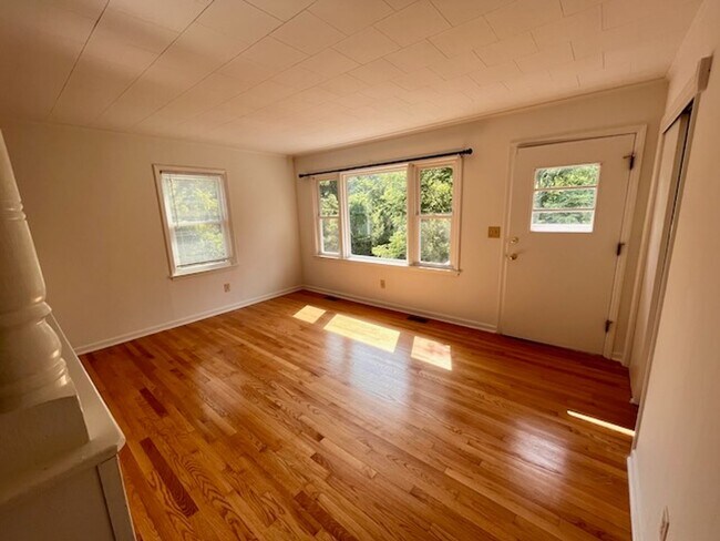 Building Photo - 1480 Boxwood Dr