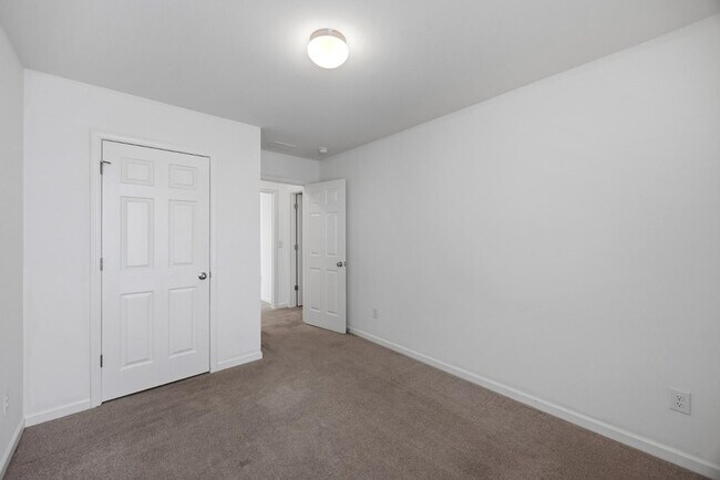 Building Photo - 442 Thoroughbred Dr
