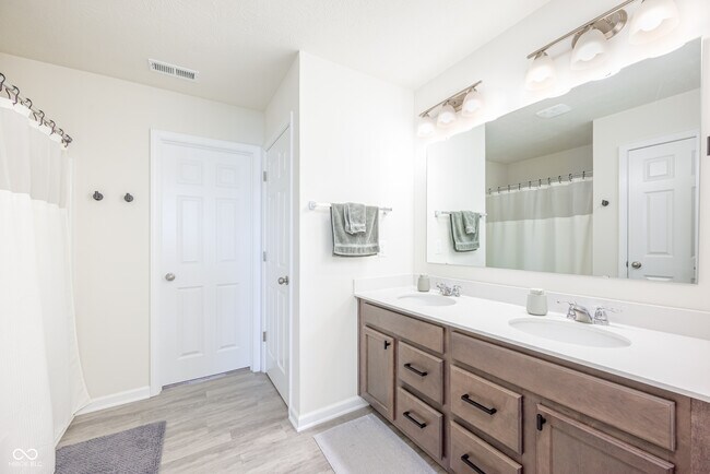 Building Photo - 10848 Sablecliff Wy