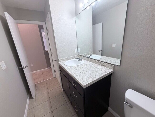 Building Photo - 4 Bedroom Home for Rent in Lakeland!