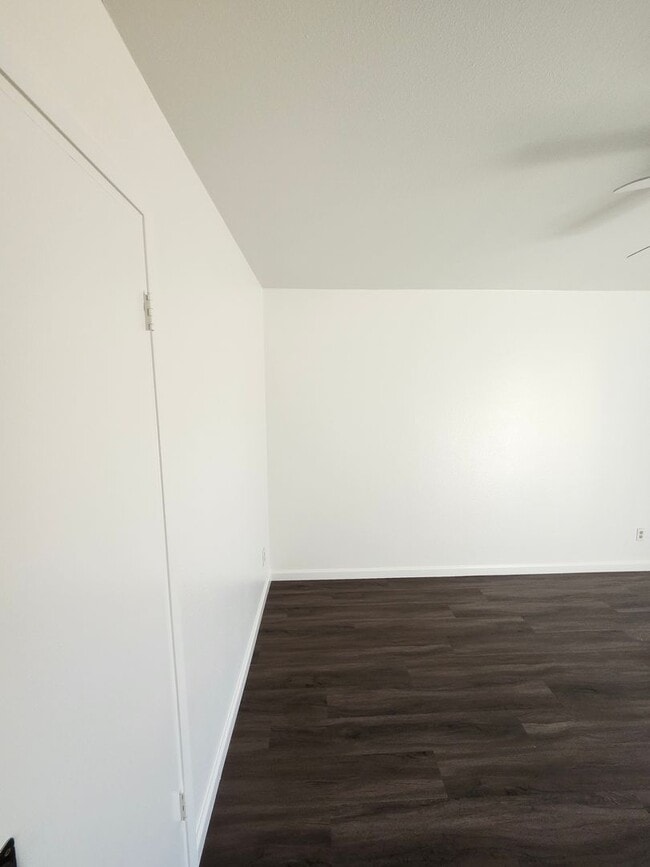 Building Photo - Beautiful 2-Bedroom Condo in Phillips Ranch