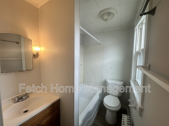 Building Photo - 408 New St