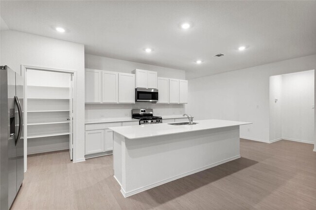 Building Photo - 161 Keefer