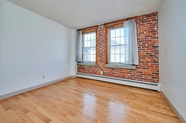 Building Photo - 75 Summer St