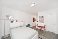 Building Photo - 770 NE 123rd St