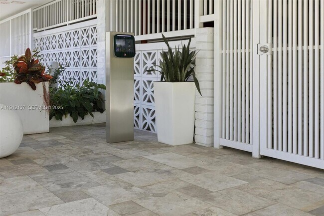 Building Photo - 401 Ocean Dr