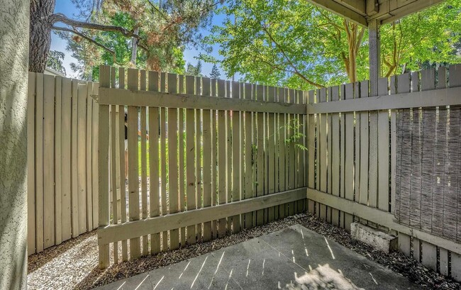 Building Photo - Walnut Creek Condo