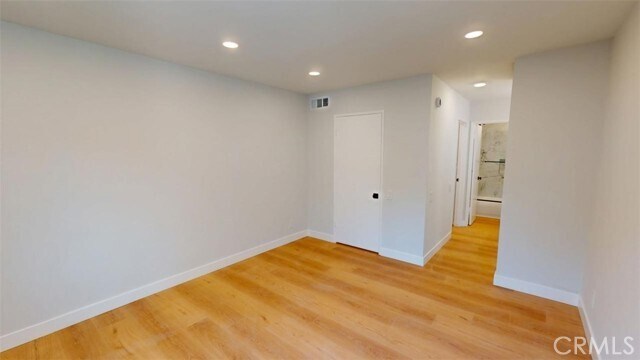 Building Photo - 5460 White Oak Ave