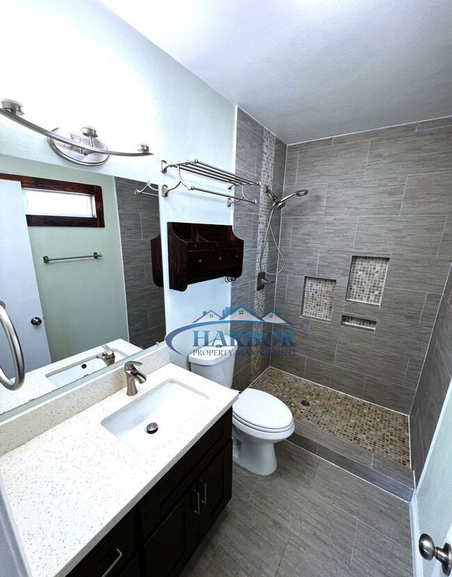 Building Photo - Charming 2-Bed 2-Bath with Private Deck & ...