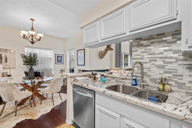 Building Photo - 2220 Bering Dr
