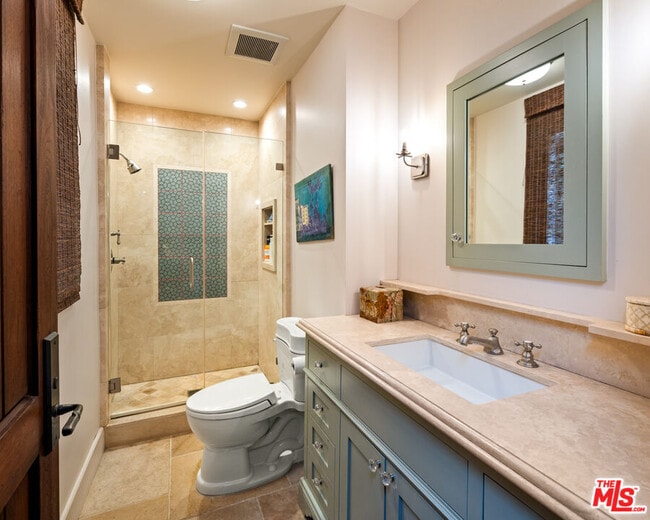 Building Photo - 964 Palisades Beach Rd