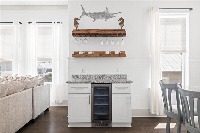 Building Photo - 275 Gulfview Cir