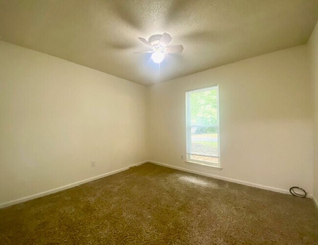 Building Photo - Mint Hill ranch - 3 bed, 2 bath with large...