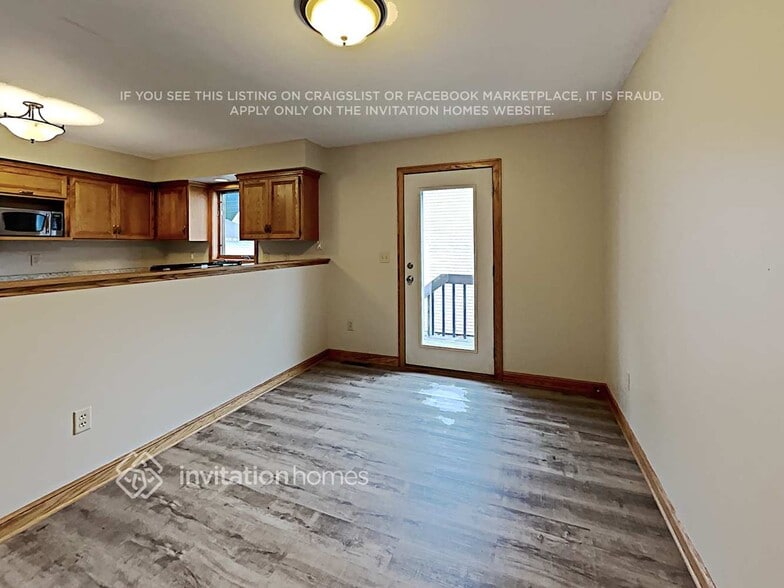 Building Photo - 403 Cretin Ave S