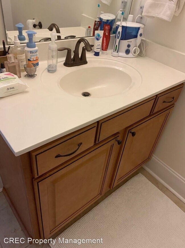 Building Photo - 101 S Commodore Way