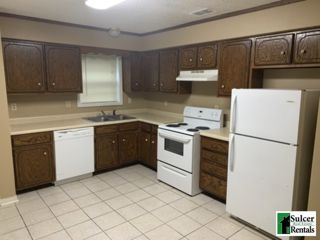 Building Photo - Renovated 3 Bedroom House. HUD Accepted