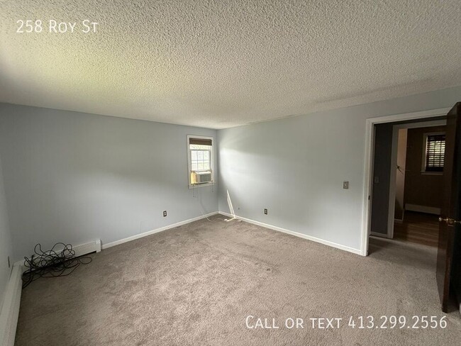 Building Photo - 258 Roy St