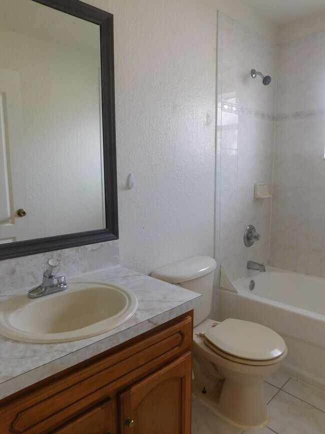 Building Photo - 756 Camel Ct