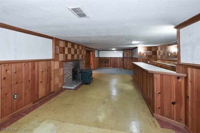 Building Photo - 21775 Hillsdale Ave