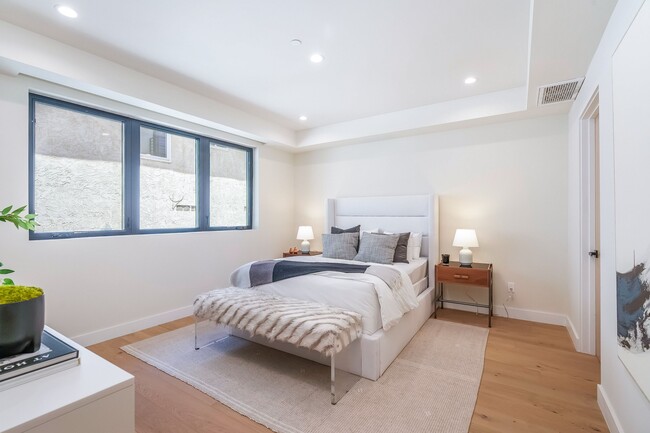 Building Photo - 1859 Barry Ave