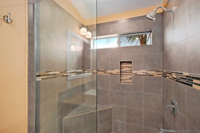 Building Photo - 4 Bed/2.5 Bath Home in Poway. Open Floor Plan, AC/Heat, W/D + Laundry Room and 3 Car Garage!