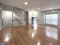 Building Photo - 2610 Streamview Dr