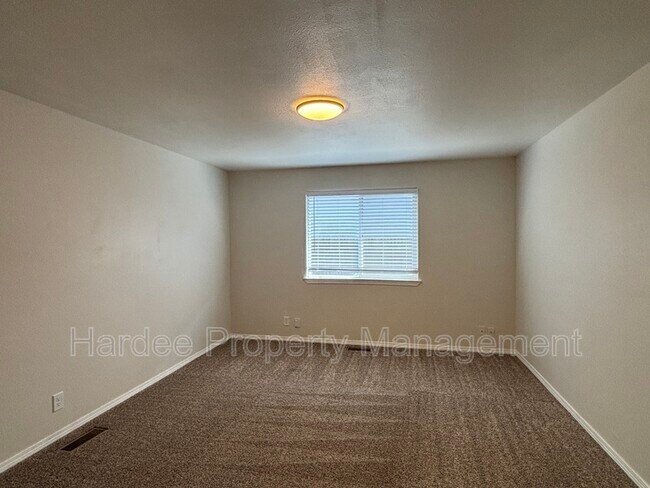 Building Photo - 2411 W Baystone Dr