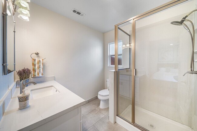Building Photo - 549 N La Sena Ave