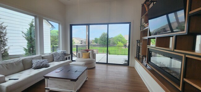 Building Photo - 2702 N Eagle St