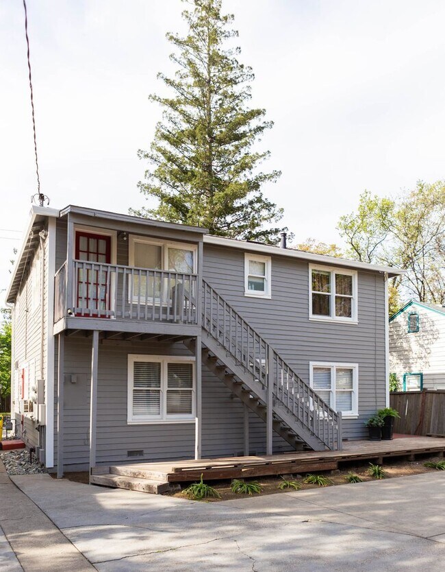 Building Photo - 341 W 1st Ave