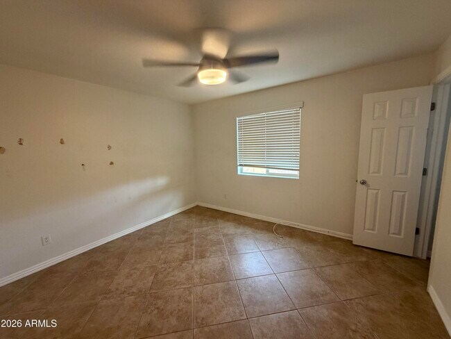 Building Photo - 1207 E Christy Dr