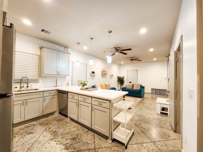 Building Photo - 5910 Shelburne St