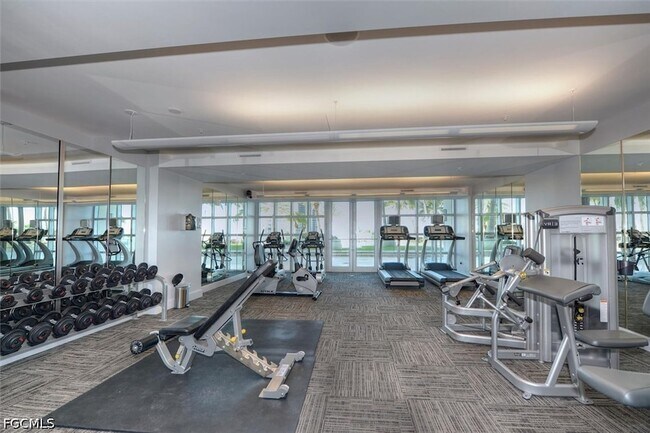 Building Photo - 3000 Oasis Grand Blvd