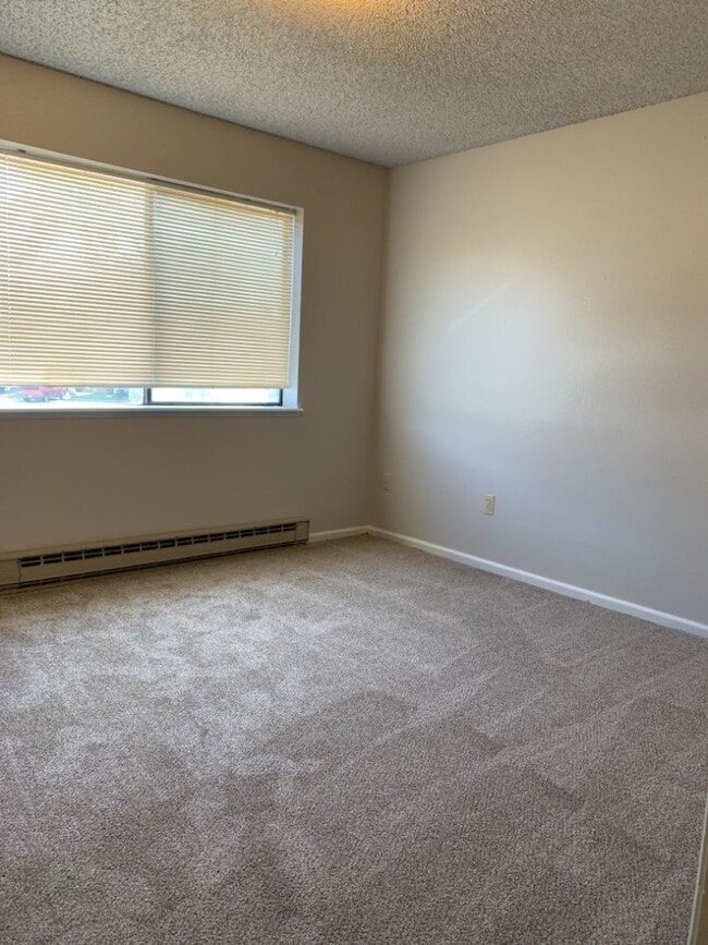 Building Photo - 1925 Ross Ct