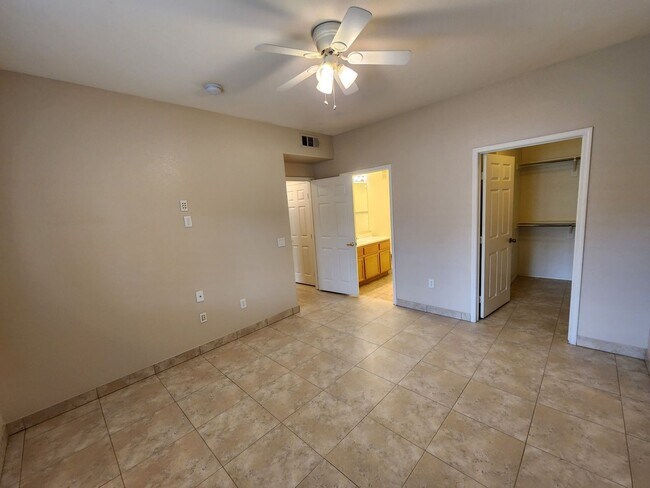 Building Photo - 1050 E Cactus Ave