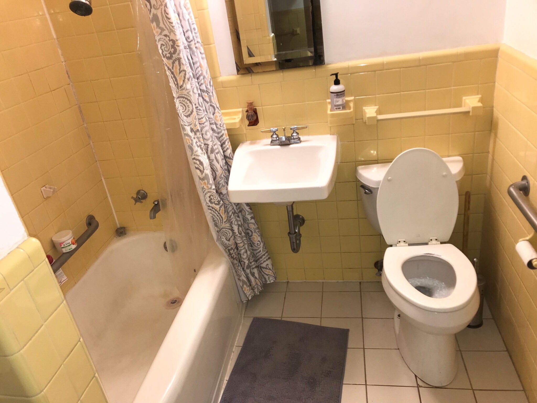 Building Photo - 608 S Pleasant St