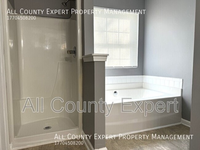 Building Photo - 3232 Sentinel Cir