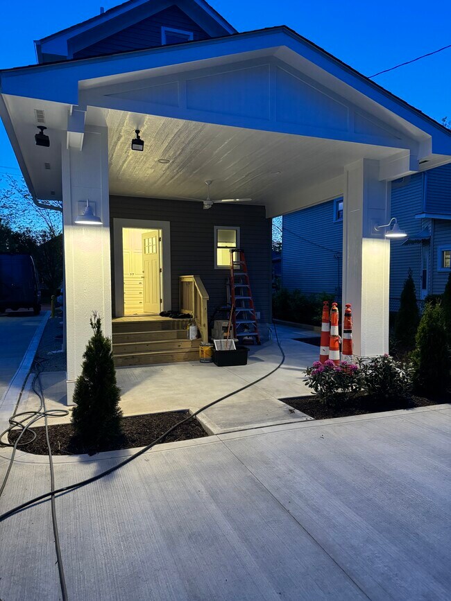 Building Photo - 1612 N Star Ave