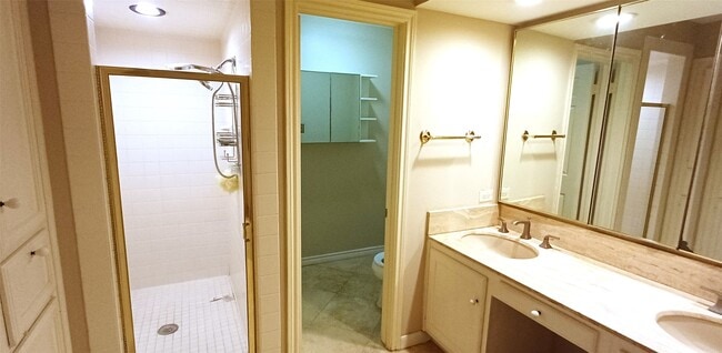 Building Photo - 3350 McCue Rd