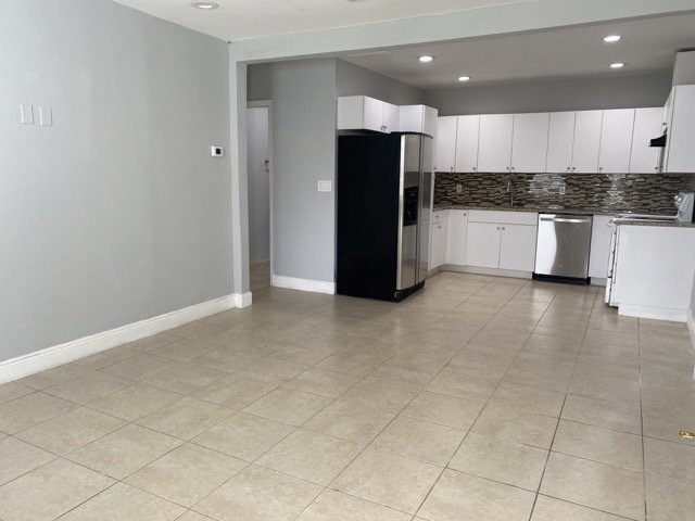 Building Photo - 2 bedroom 1 Bath Home - Utilities Included