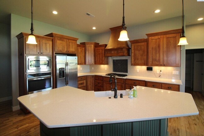 Building Photo - 4 bed, 3 bath home in Richland