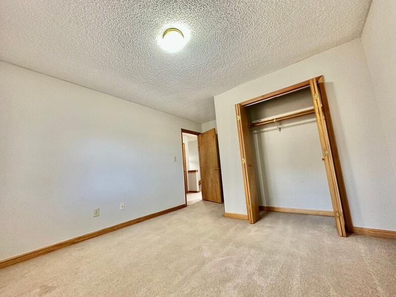 Building Photo - 107 Mountain View Dr