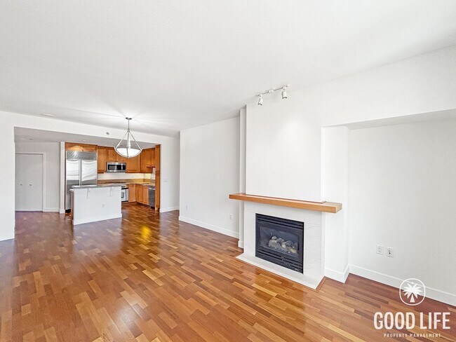 Building Photo - Sophisticated 1BD/2BA Condo in Marina District with City & Bay Views, Office & Resort-Style Ameni...