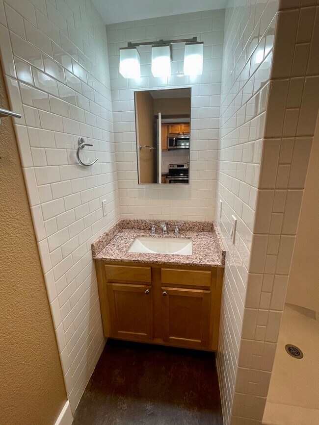 Building Photo - 1104 Columbine Ct