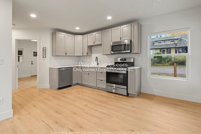 Building Photo - 4704 NE 95th Ave