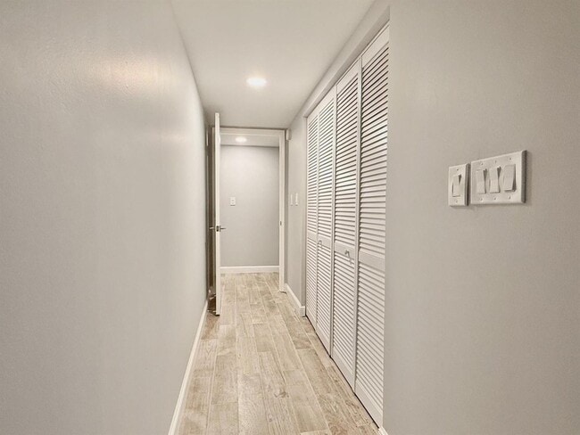Building Photo - 10615 Ocean Palm Way