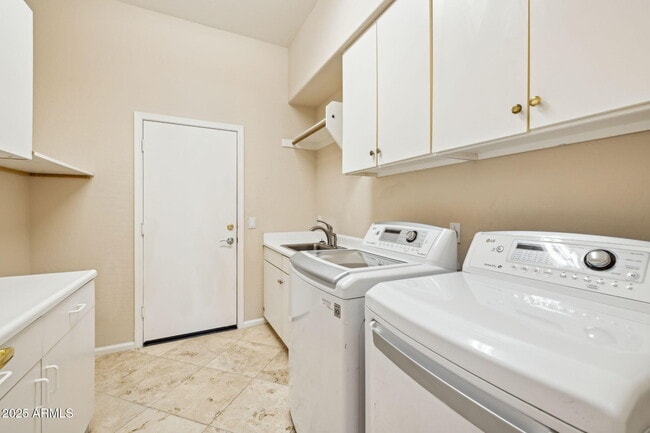 Building Photo - 13945 E Gail Rd