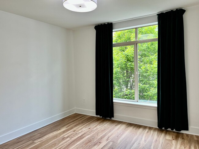 Building Photo - Stunning, Luxe Condo in Ballard! Two Beds ...