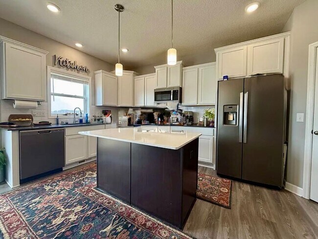 Building Photo - Gorgeous 4BR/2.5BA Rogers Home Available 8/1!